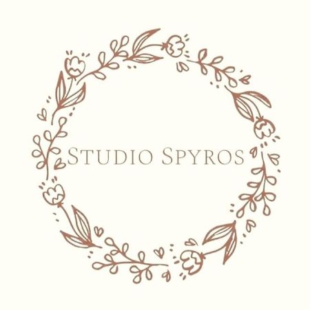 Small Garden By Studio Spyros カノニ エクステリア 写真